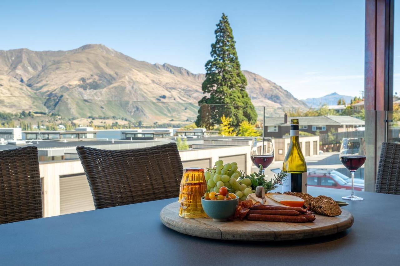 Winona Of Wanaka - Luxury Lakefront Apartment Buitenkant foto