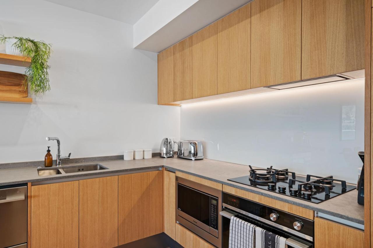Winona Of Wanaka - Luxury Lakefront Apartment Buitenkant foto