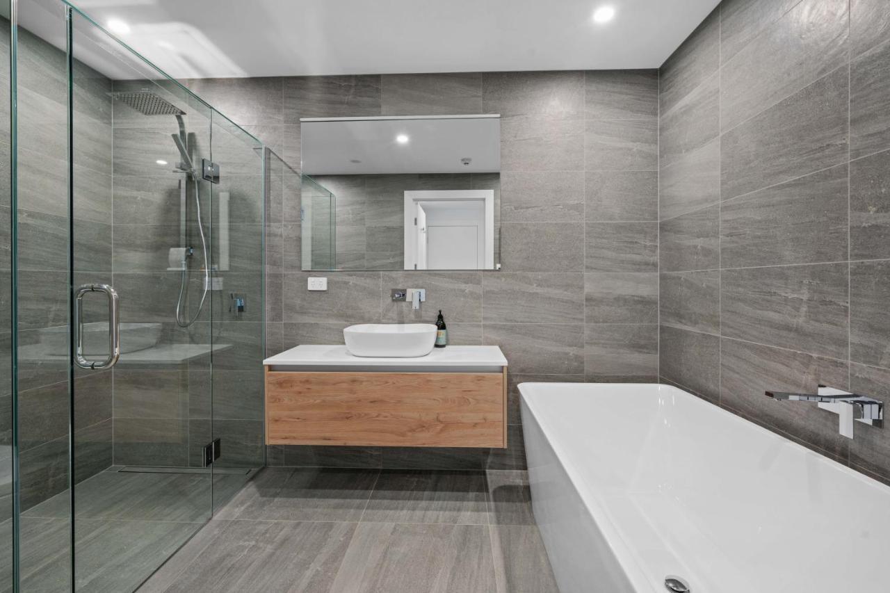 Winona Of Wanaka - Luxury Lakefront Apartment Buitenkant foto